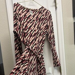 Anne Klein Long Sleeve Dress with Geometric Pattern in Pink and Cream